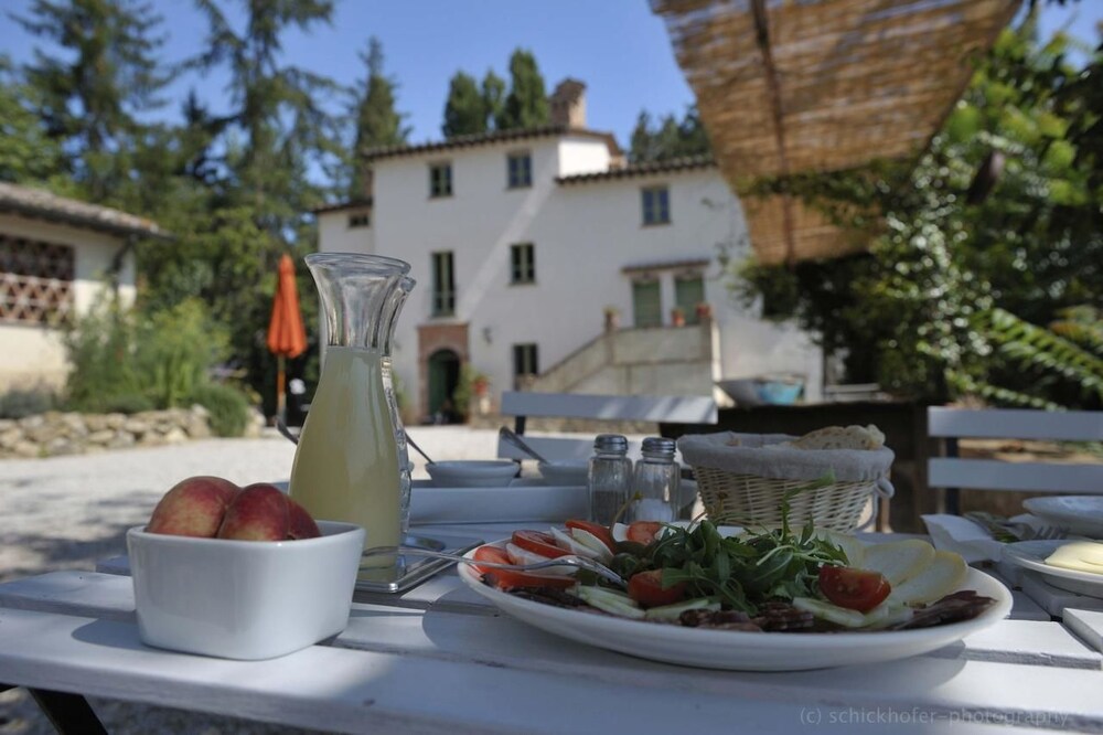 Agriturismo Countryhouse L'Ariete — 4-Star Luxury Hotel in Montone, Italy