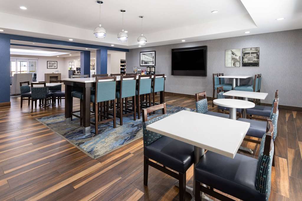 La Quinta Inn & Suites by Wyndham Atlanta South Newnan - photo 41