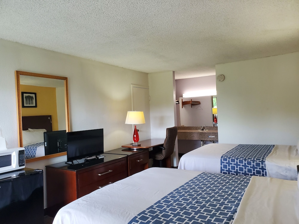 Econo Inn - photo 12