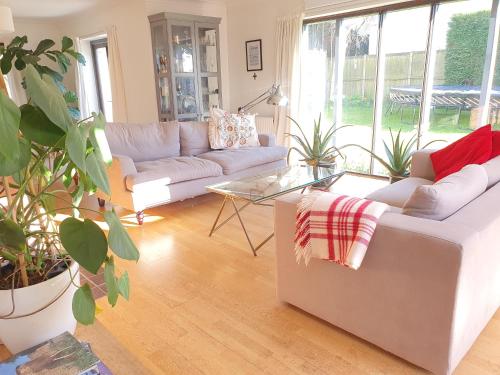 Island Retreat with HotTub in West Mersea, United Kingdom