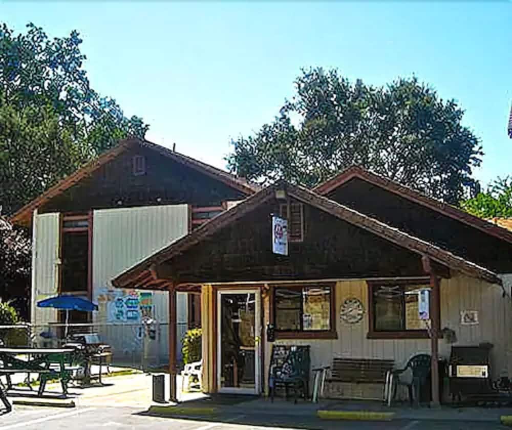 Jamestown Railtown Motel - photo 18
