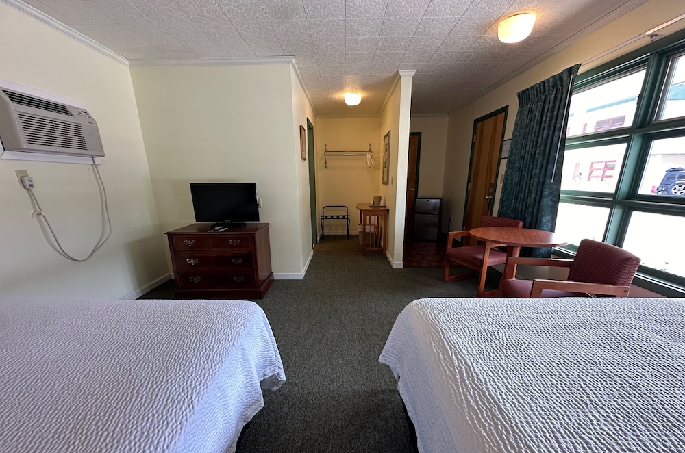 O'Sullivan's On The Lake Motel - photo 9