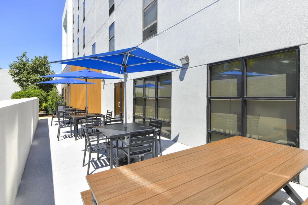 Hampton Inn & Suites Burlington NC - photo 60