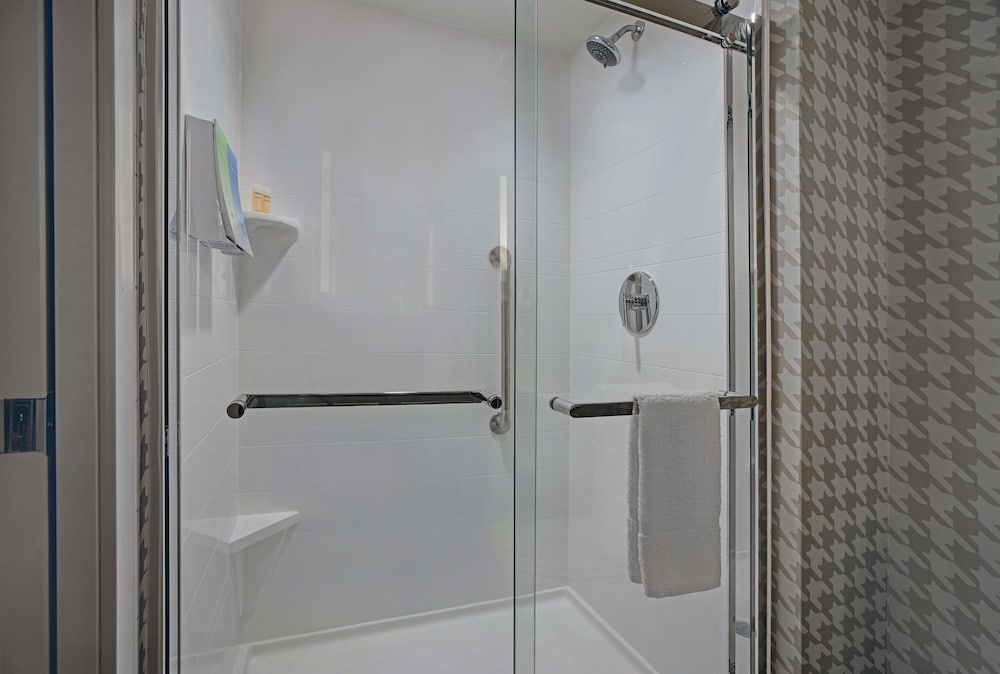 Home2 Suites by Hilton Milwaukee Downtown - photo 31