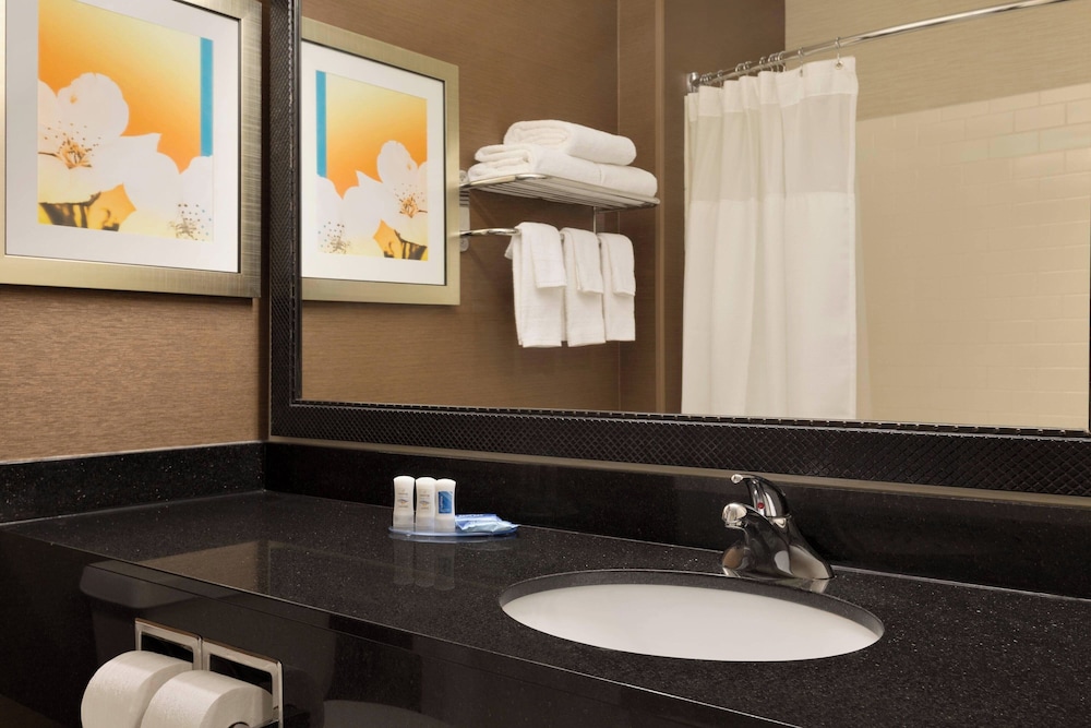 Fairfield Inn & Suites Bismarck North - photo 14