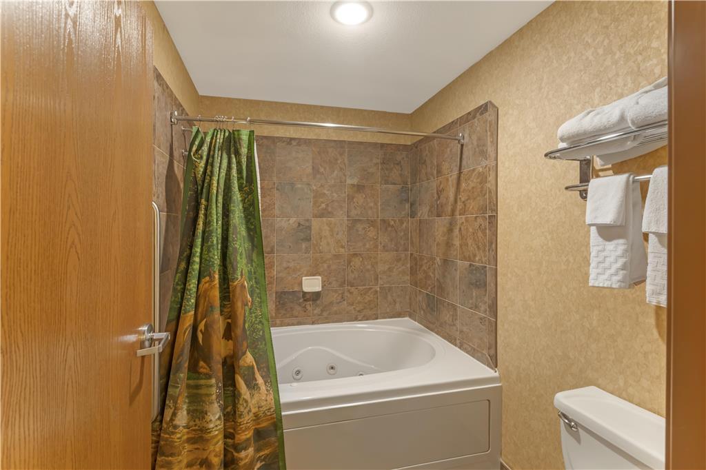 Best Western Plus Kelly Inn & Suites - photo 36