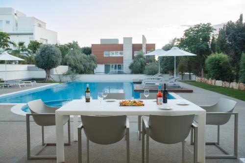 Vivo Mare Beachfront Villas Emerald