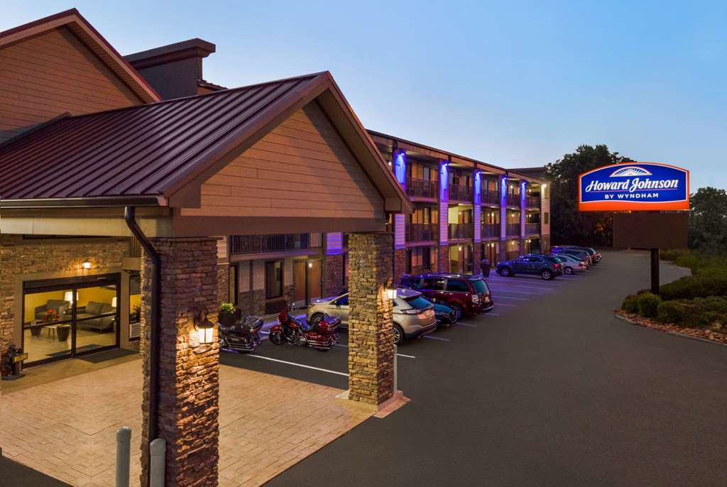 Howard Johnson by Wyndham Pigeon Forge - photo 6