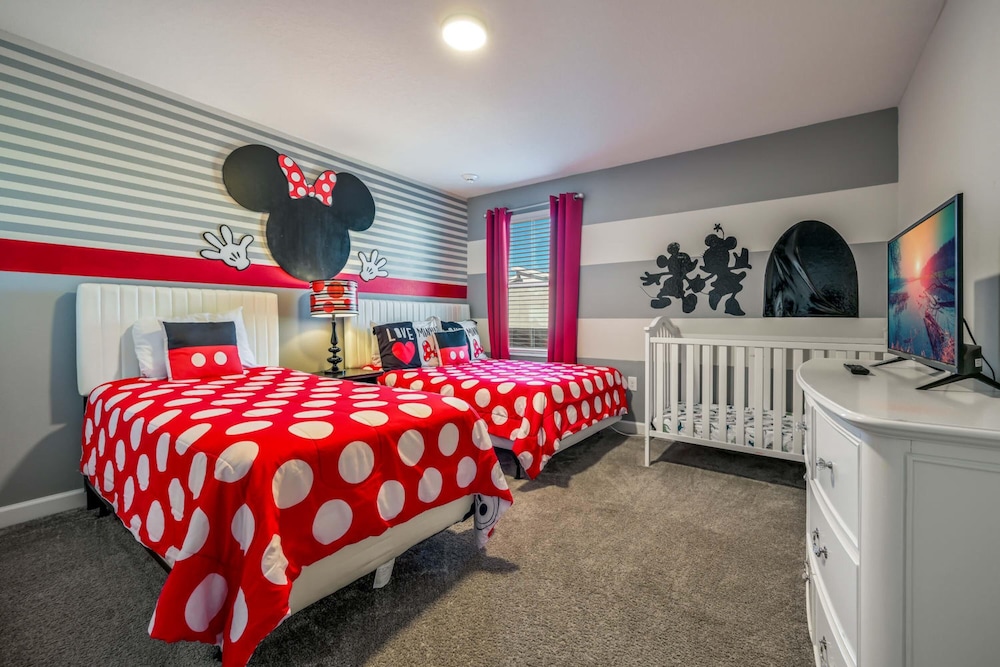 Family Paradise Space Themed Perfect Location - photo 39