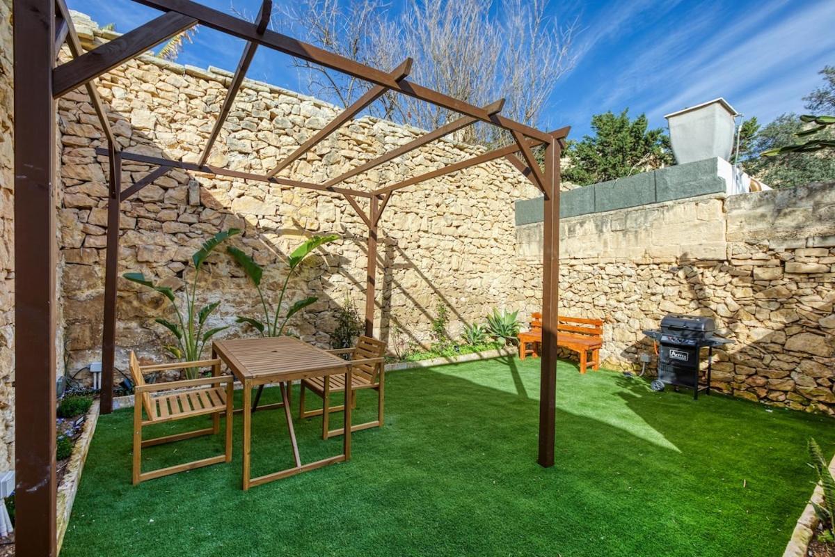 Exclusive 2br Sliema Townhouse with Garden — 4-Star Luxury Hotel in Sliema, Malta