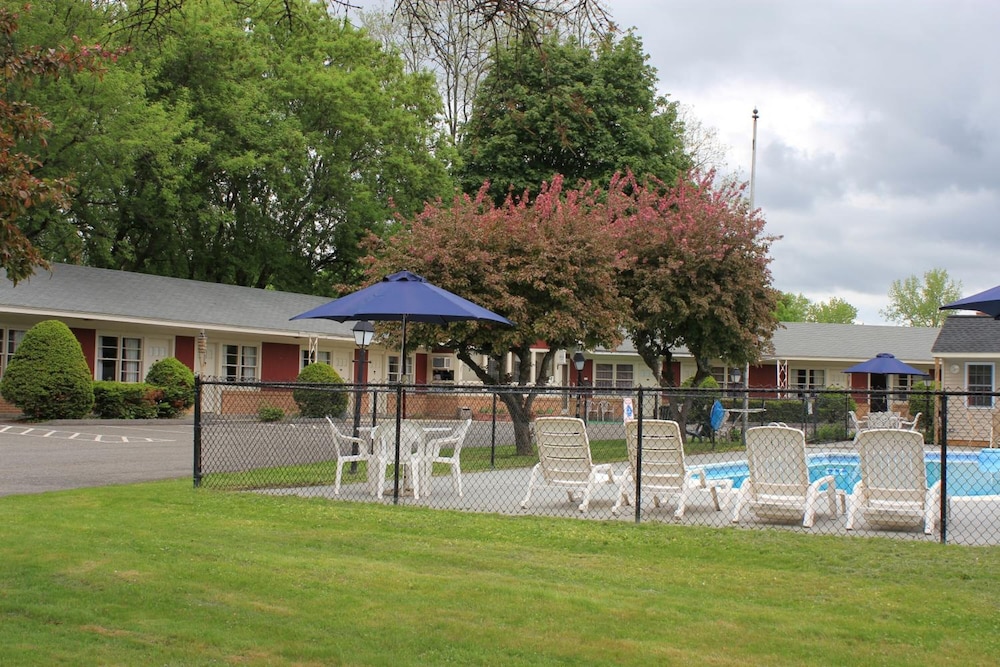 Berkshire Inn - photo 24