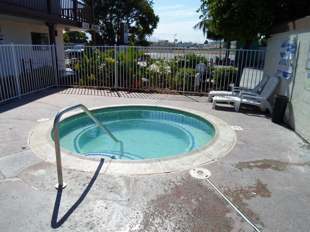 E Z 8 Motel Newark - photo 20
