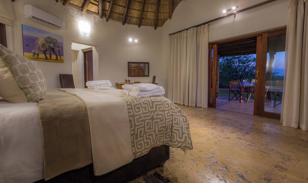 Mopane Bush Lodge — 4-Star Luxury Hotel in Musina, South Africa