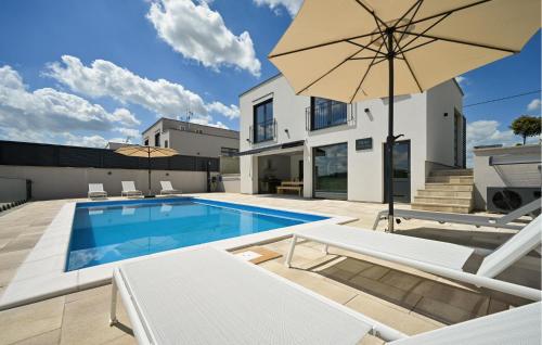 Beautiful Home In Maglenca With Sauna — 5-Star Luxury Hotel in None, Croatia