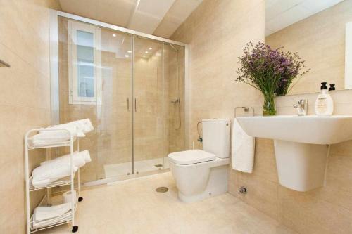 ISG Apartments Downtown family haven Free parking spot — 4-Star Luxury Hotel in Sevilla, Spain