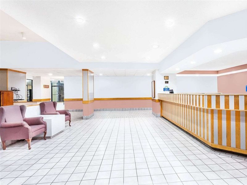 Days Inn and Suites SE Columbia Ft Jackson - photo 3