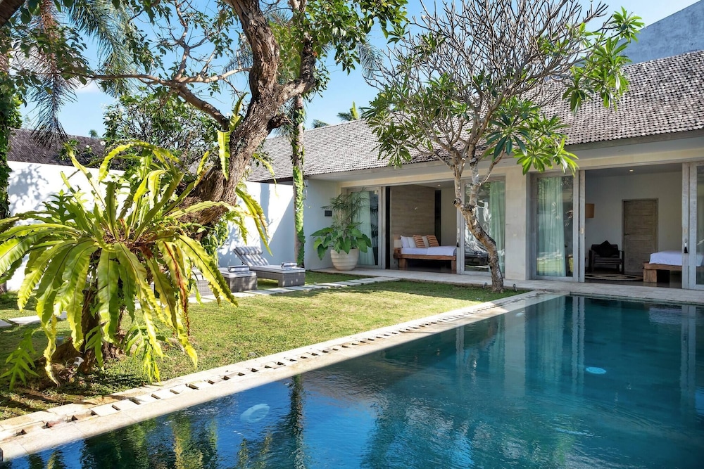 Villa Mia by Villa Finder — 4-Star Luxury Hotel in Canggu, Indonesia