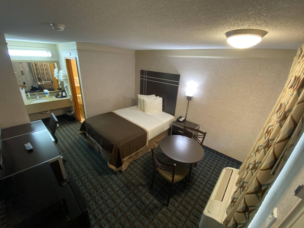 Deluxe Inn Fayetteville I 95 Exit 49 - photo 36