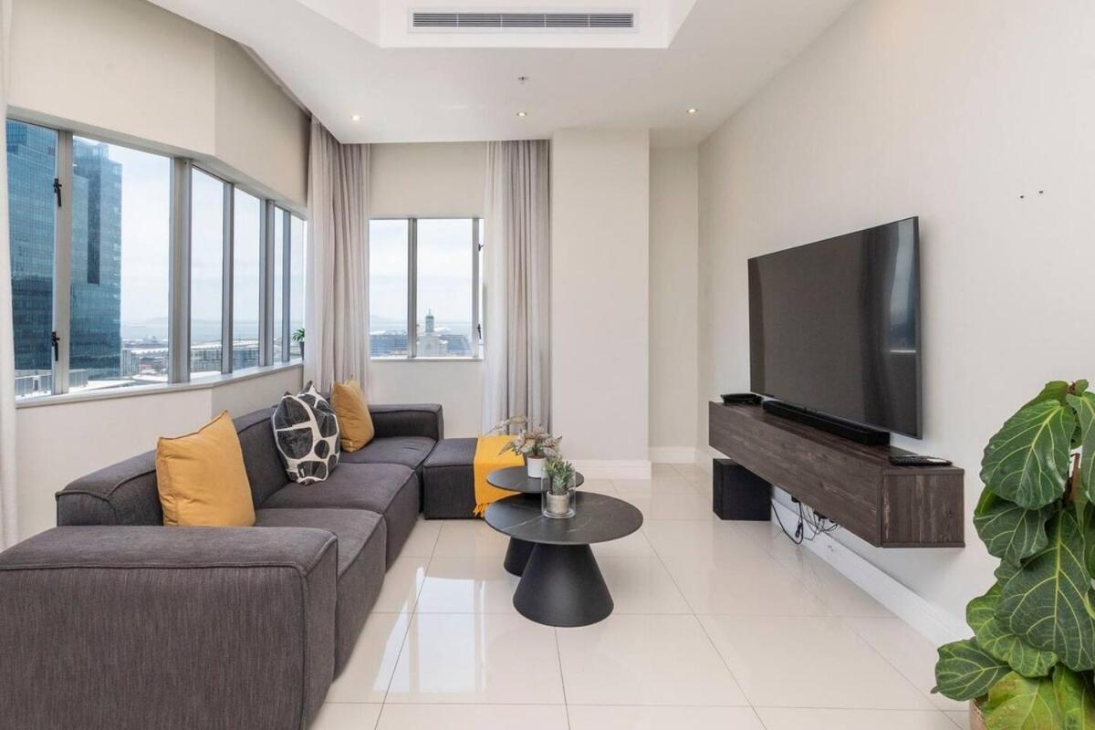 Spacious 2 Bed at the Pullman - carbon neutral hotel in Cape Town