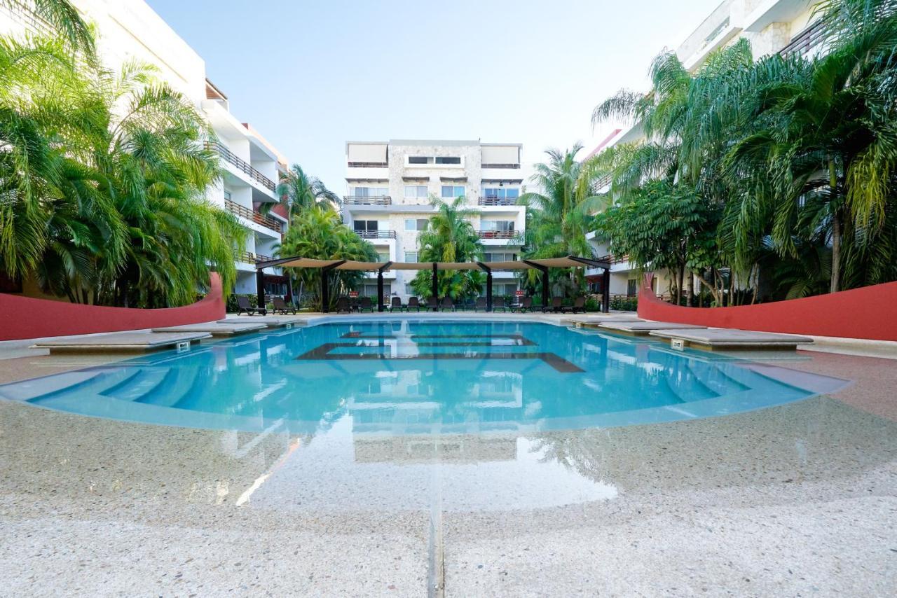 Modern 2 Bedroom Condo with Pool BBQ & Gym Solana At Sabbia Condos — 4-Star Luxury Hotel in Playa Del Carmen, Mexico
