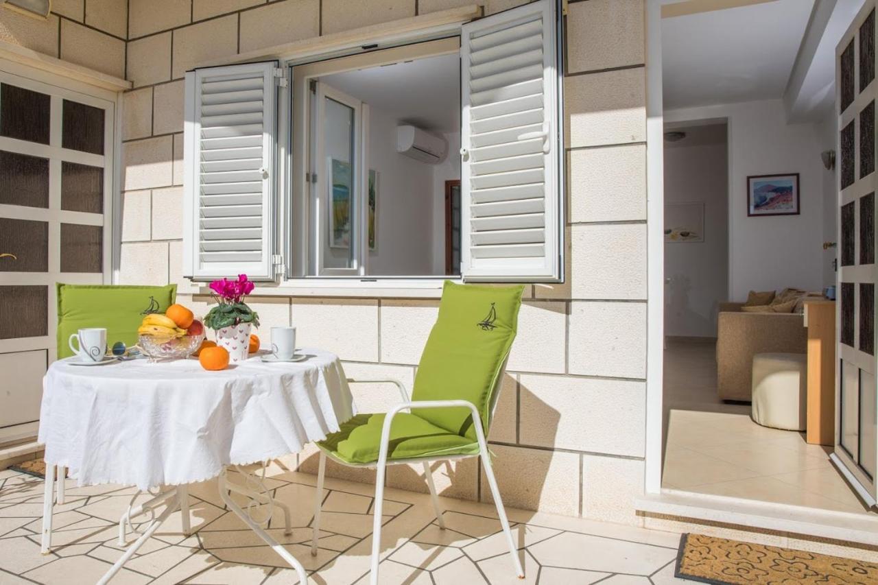 Lacroma Apartments