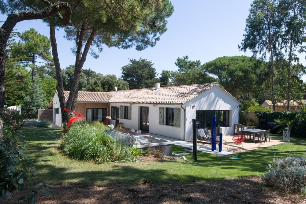 Villa Ensoleille E — 4-Star Luxury Hotel in Sainte-Marie-De-Re, France
