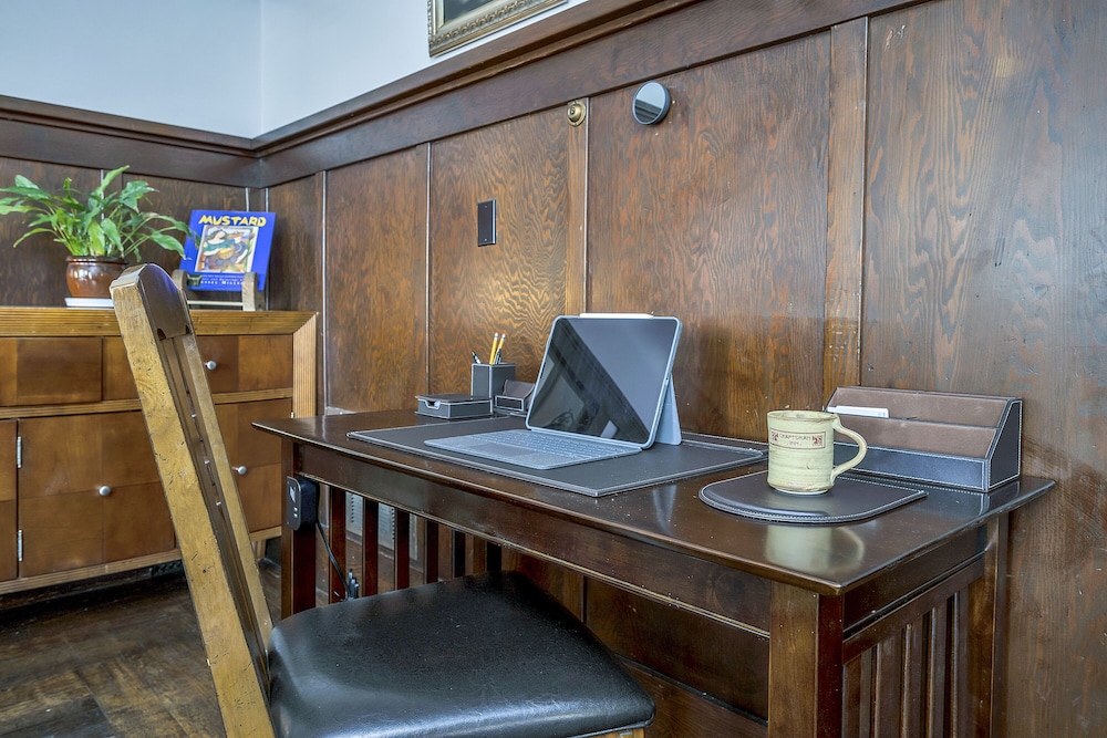Craftsman Inn - photo 3