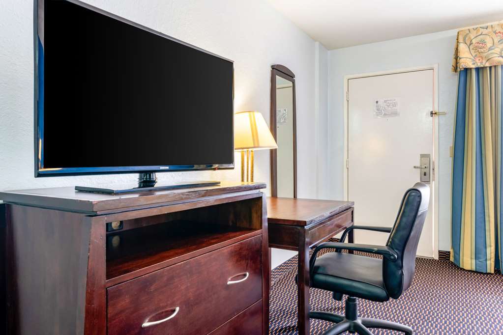Quality Inn Sarasota North Near Lido Key Beach - photo 13