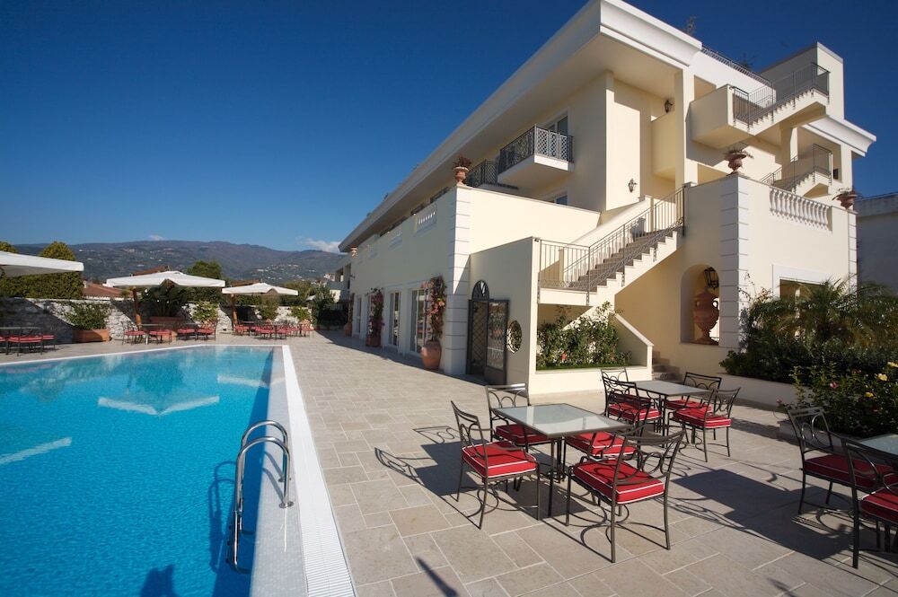 Ashley — 4-Star Luxury Hotel in Lamezia Terme, Italy