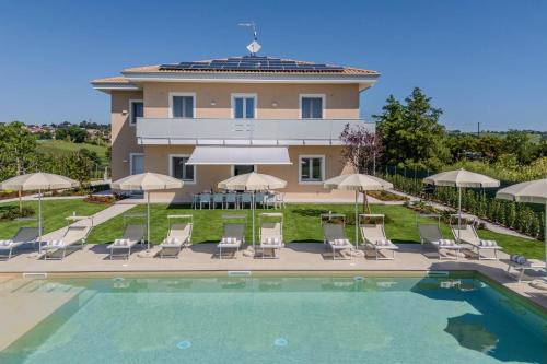 Villa Lina — 4-Star Luxury Hotel in Morrovalle, Italy