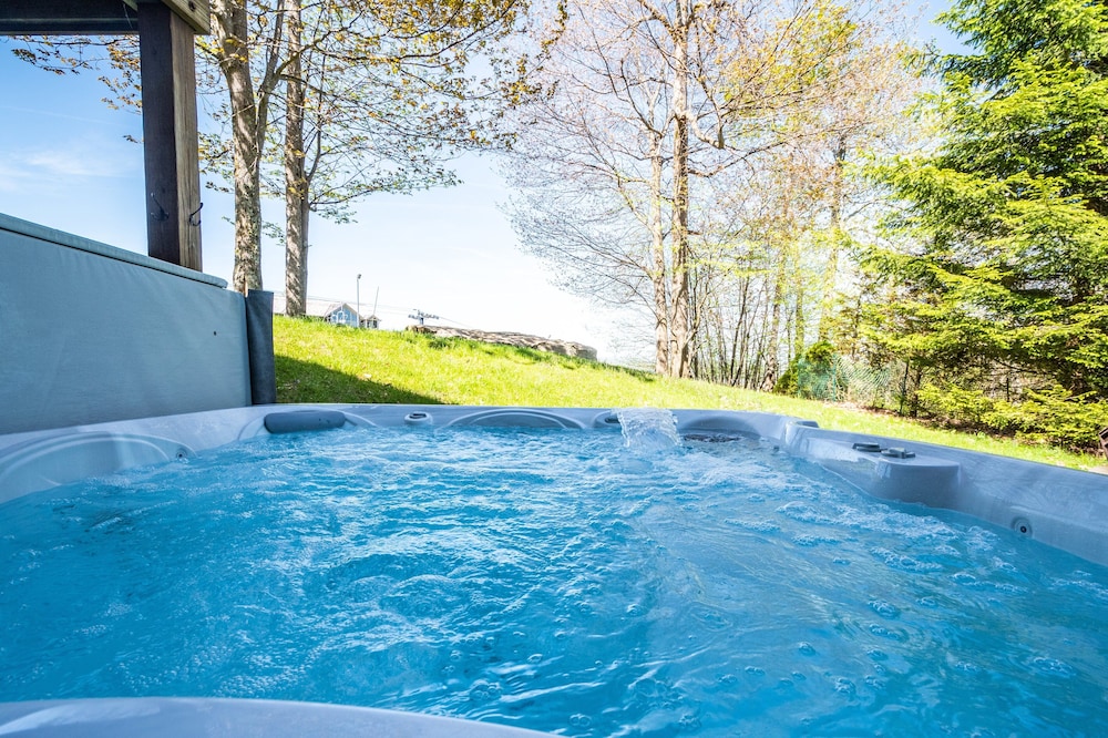 Main Street Retreat in Mchenry, United States