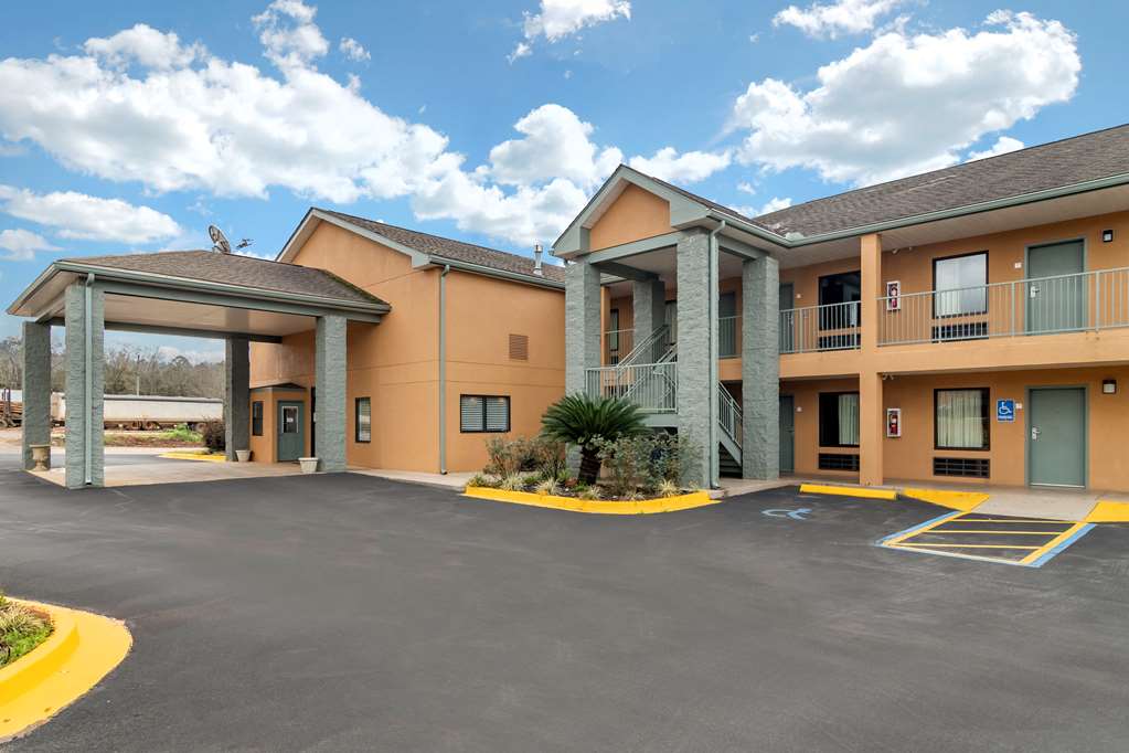Econo Lodge - carbon neutral hotel in Cuthbert