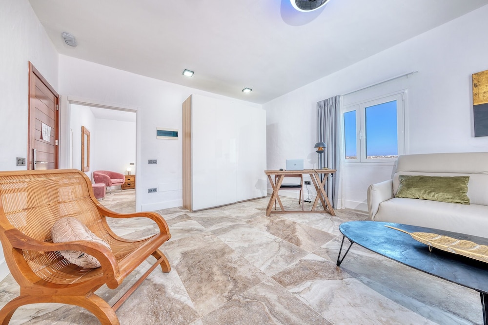 Casa Serena 10 — 4-Star Luxury Hotel in Tias, Spain