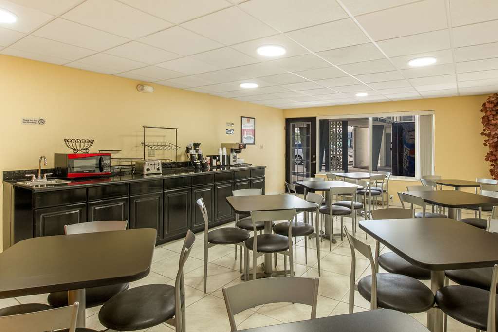 Econo Lodge Fort Knox - photo 28