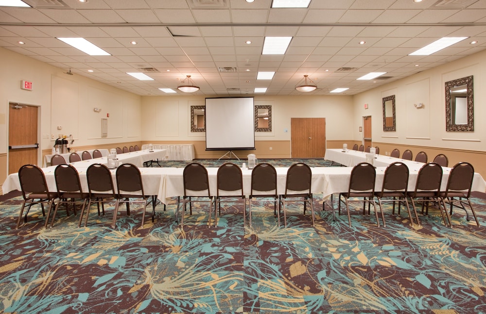 Holiday Inn Express Hotel & Suites Beatrice by IHG - photo 127