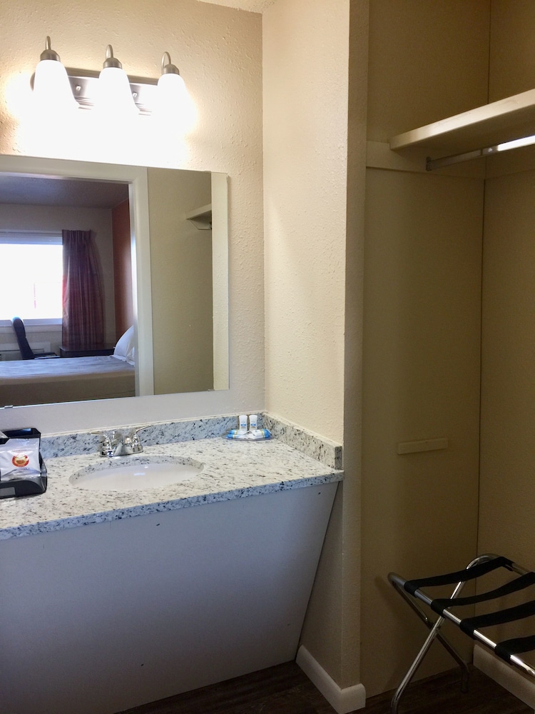 Downtown Motel - photo 11