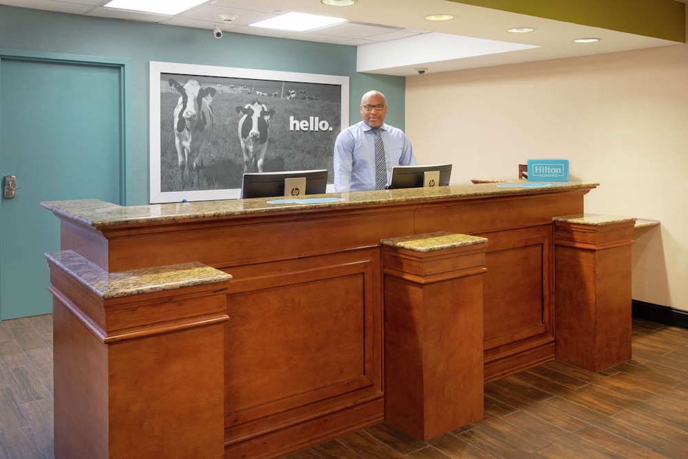 Hampton Inn & Suites Kansas City Merriam - photo 6