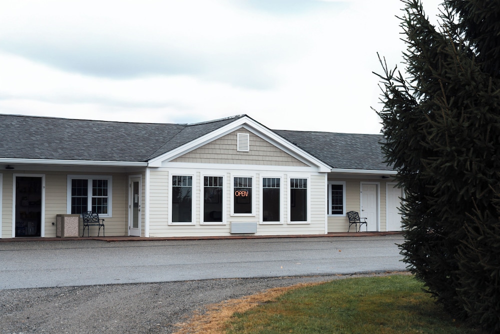 Yankee Clipper Motel - photo 15