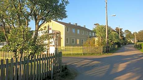 Vallersviks Vandrarhem Anggarden 21679701 — Frillesas