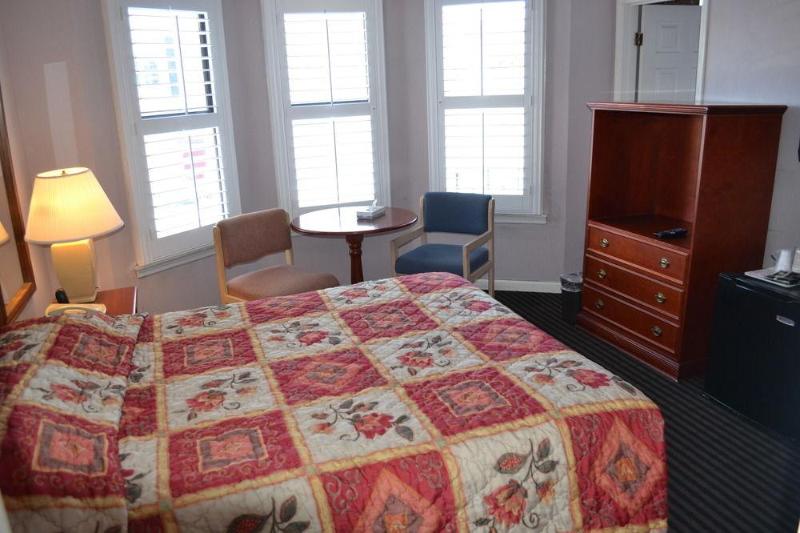 Alpha Inn & Suites - photo 16