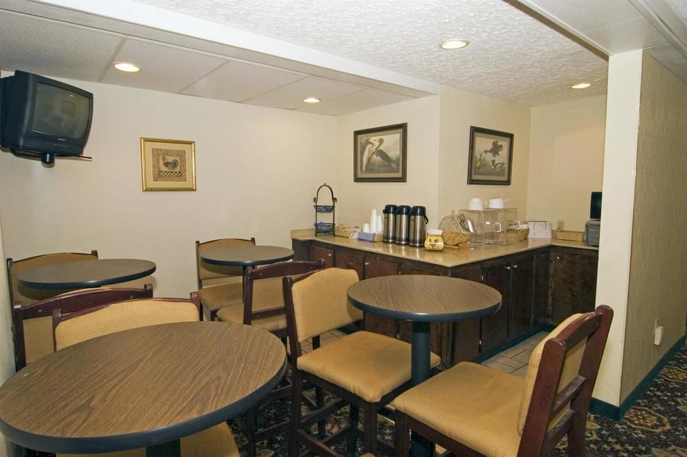 Best Western Oak Tree Inn - photo 16