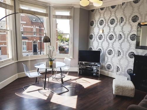 Leamington Spa Warwick Place Apartments — 4-Star Luxury Hotel in Royal Leamington Spa, United Kingdom