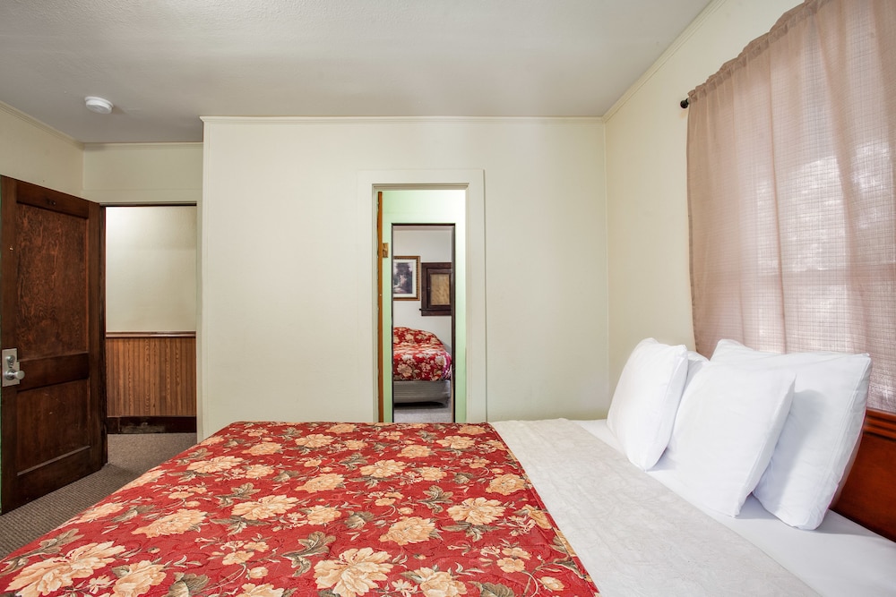 Birchcliff Resort - photo 14