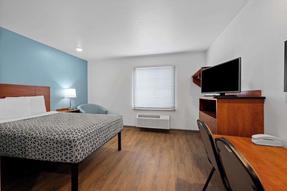 WoodSpring Suites Hobbs - photo 12