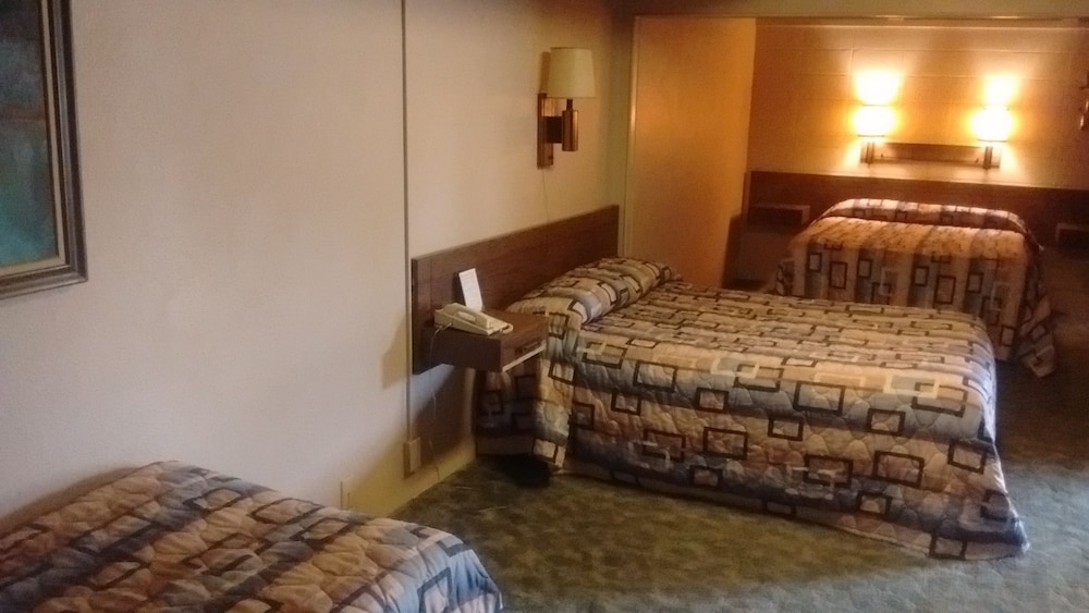 Cedar Inn — Mccook — photo 4