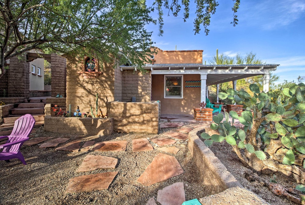 Esperanza Quaint Tucson Home with Hot Tub and Patio — 4-Star Luxury Hotel in Tucson, United States