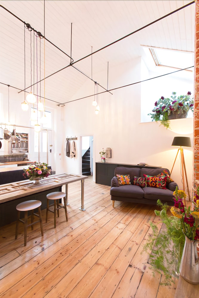 Two Bare Feet in Winchester, United Kingdom