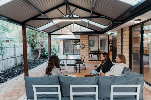 Salhus sleep in king beds & easy walk to town in Dunsborough, Australia