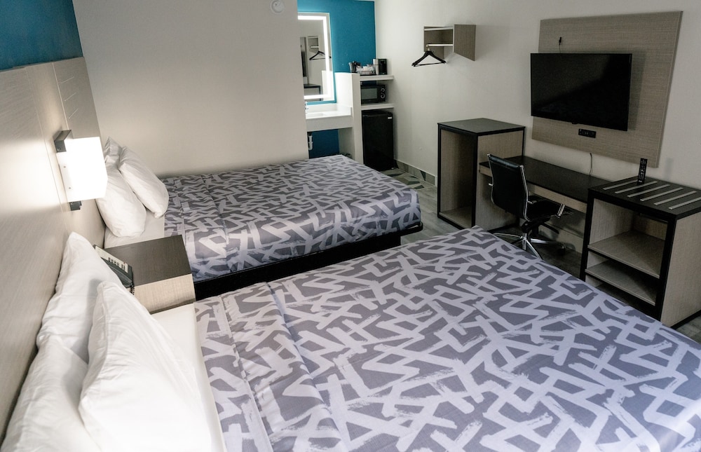 Baymont Inn & Suites by Wyndham Chattanooga - photo 13