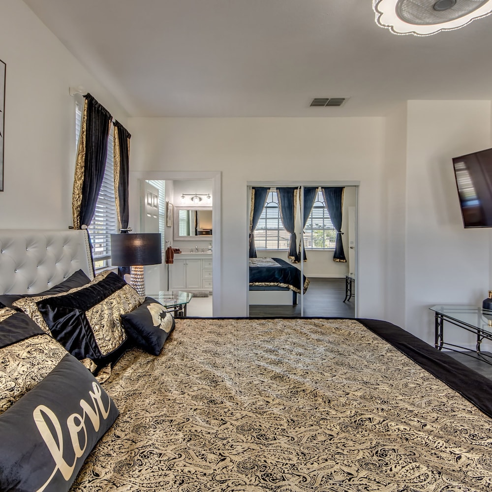 Golden Globe luxury on the canal with poolspa - photo 77